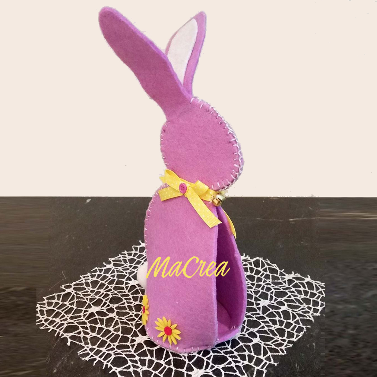 Coniglio in feltro lilla porta ovetti realizzato by MaCrea