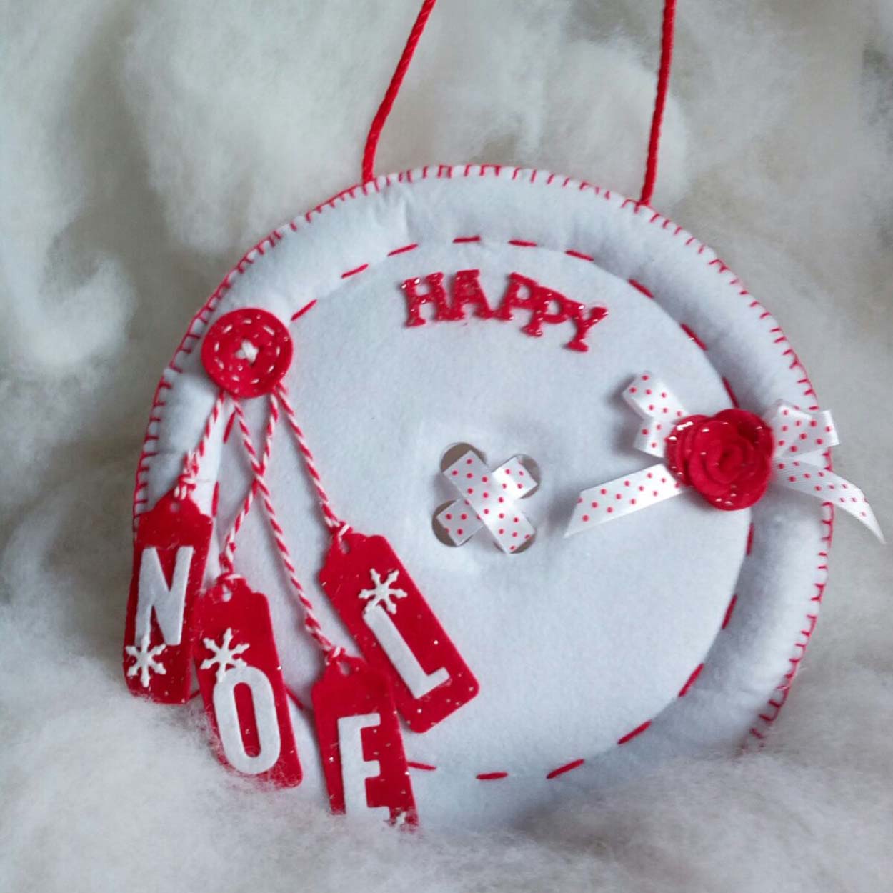 Bottone di Natale in feltro bianco e rosso by MaCrea